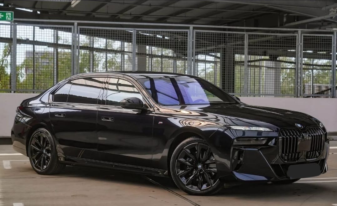 BMW SERIA 7 2024